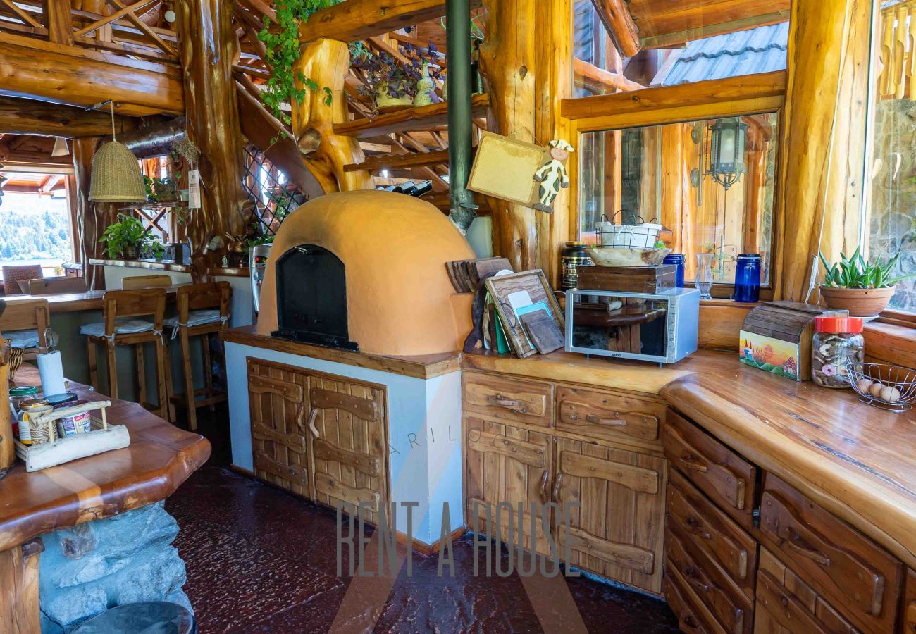 Casa en San Carlos de Bariloche - Espectacular casa de 890 mts con dos piscinas climatizadas y costa de lago.