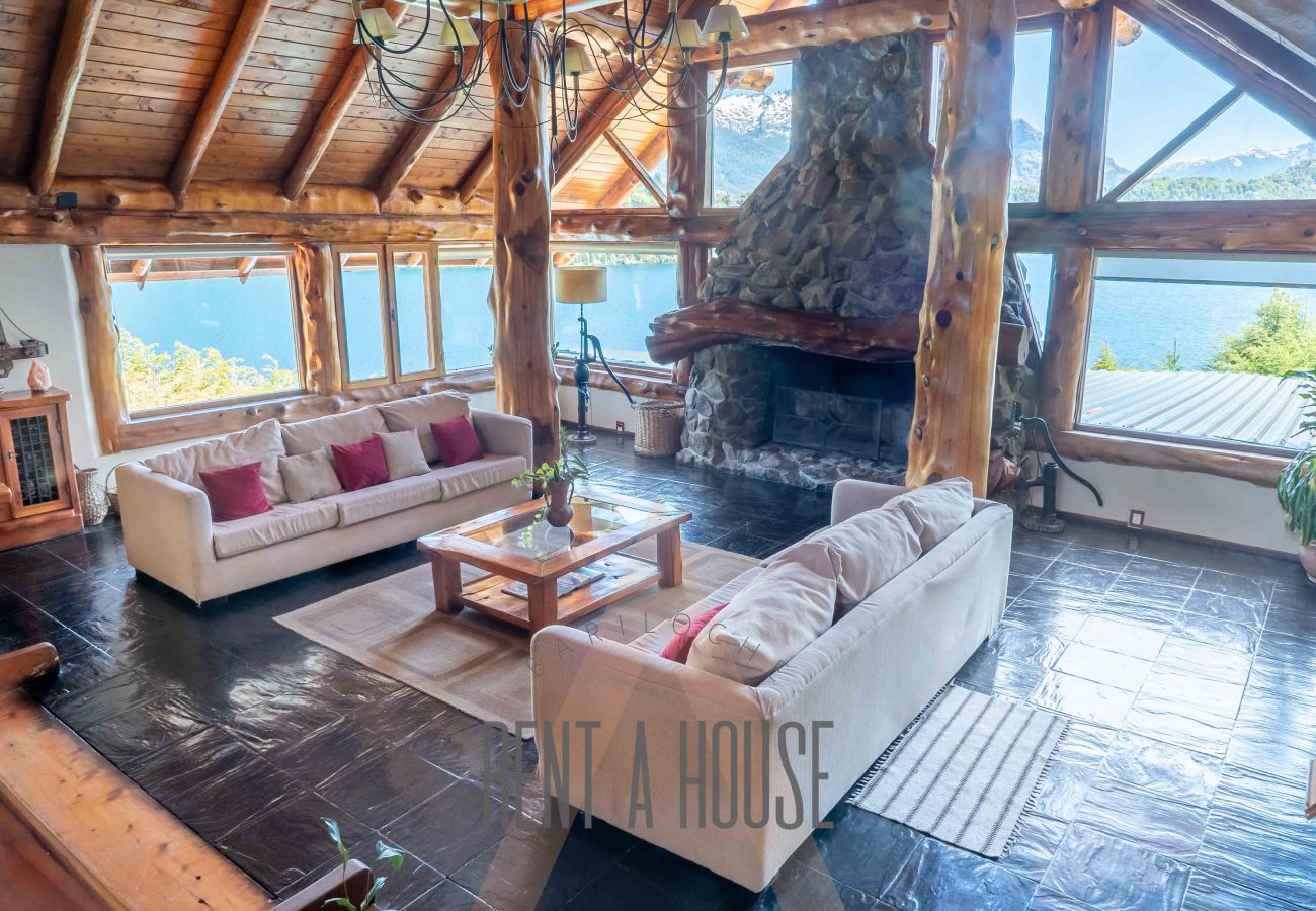 Casa en San Carlos de Bariloche - Espectacular casa de 890 mts con dos piscinas climatizadas y costa de lago.