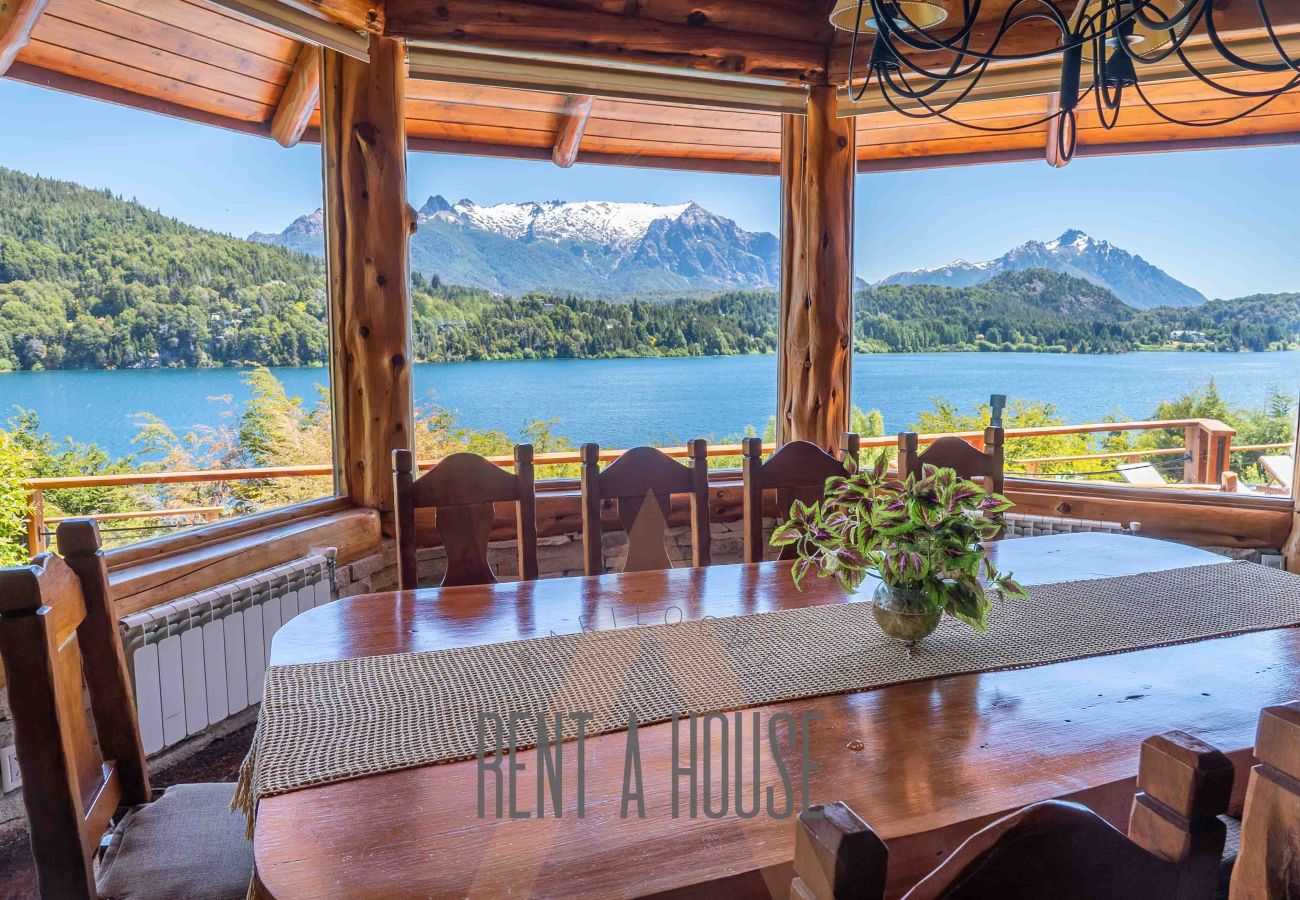 Casa en San Carlos de Bariloche - Espectacular casa de 890 mts con dos piscinas climatizadas y costa de lago.