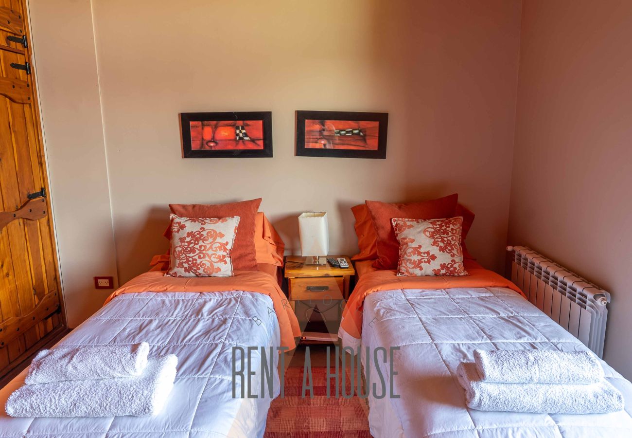 Casa en San Carlos de Bariloche - Espectacular casa de 890 mts con dos piscinas climatizadas y costa de lago.