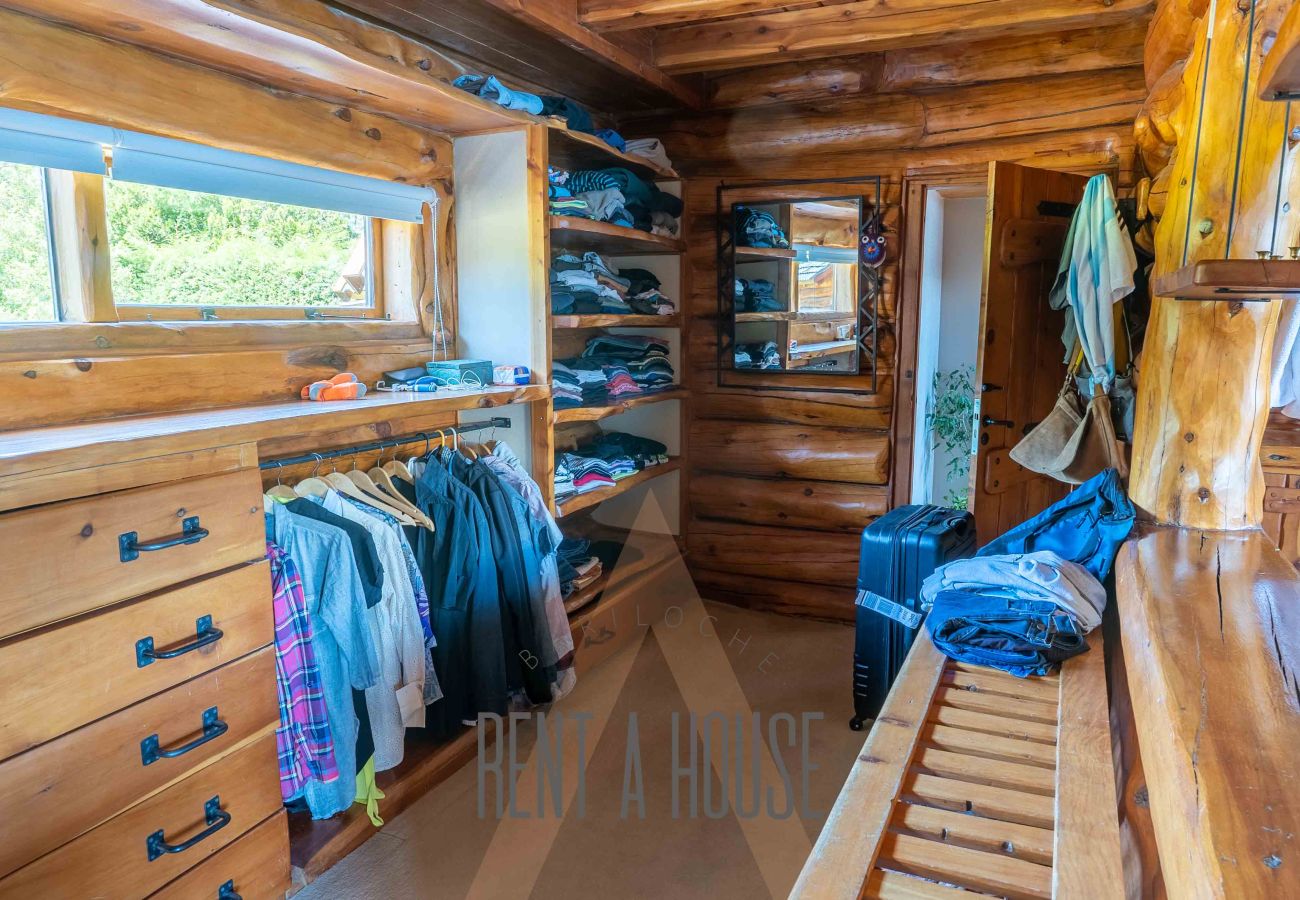 Casa en San Carlos de Bariloche - Espectacular casa de 890 mts con dos piscinas climatizadas y costa de lago.