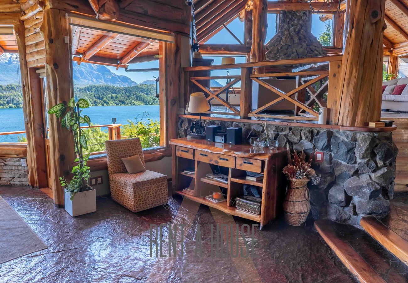 Casa en San Carlos de Bariloche - Espectacular casa de 890 mts con dos piscinas climatizadas y costa de lago.