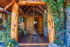 Casa en San Carlos de Bariloche - Espectacular casa de 890 mts con dos piscinas climatizadas y costa de lago.