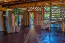 Casa en San Carlos de Bariloche - Espectacular casa de 890 mts con dos piscinas climatizadas y costa de lago.