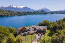 Casa en San Carlos de Bariloche - Espectacular casa de 890 mts con dos piscinas climatizadas y costa de lago.