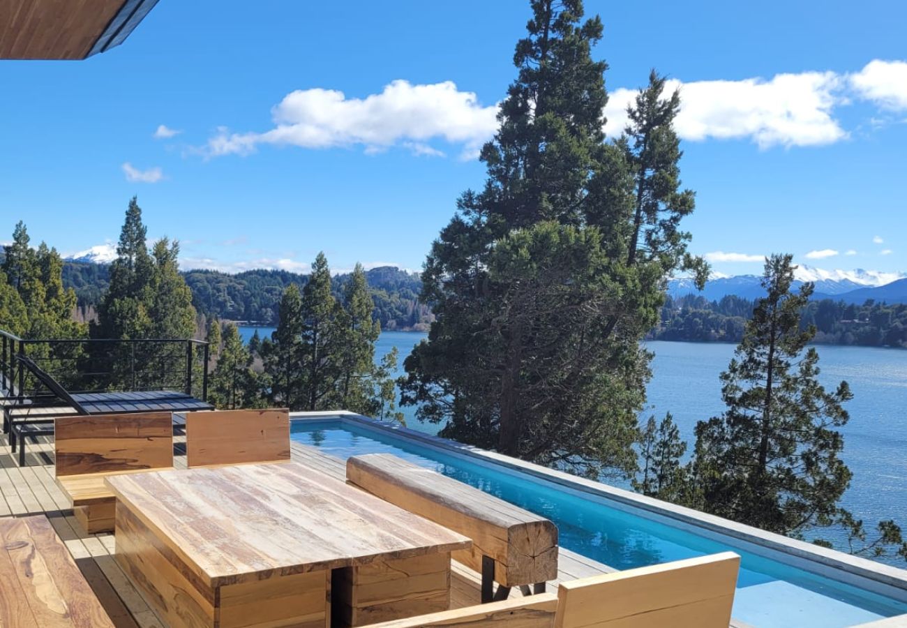Casa en San Carlos de Bariloche - CASA CHIC EN BARILOCHE, CON COSTA Y PILETA - 