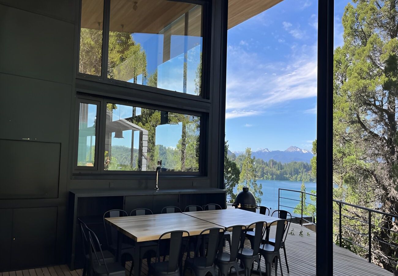 Casa en San Carlos de Bariloche - CASA CHIC EN BARILOCHE, CON COSTA Y PILETA - 