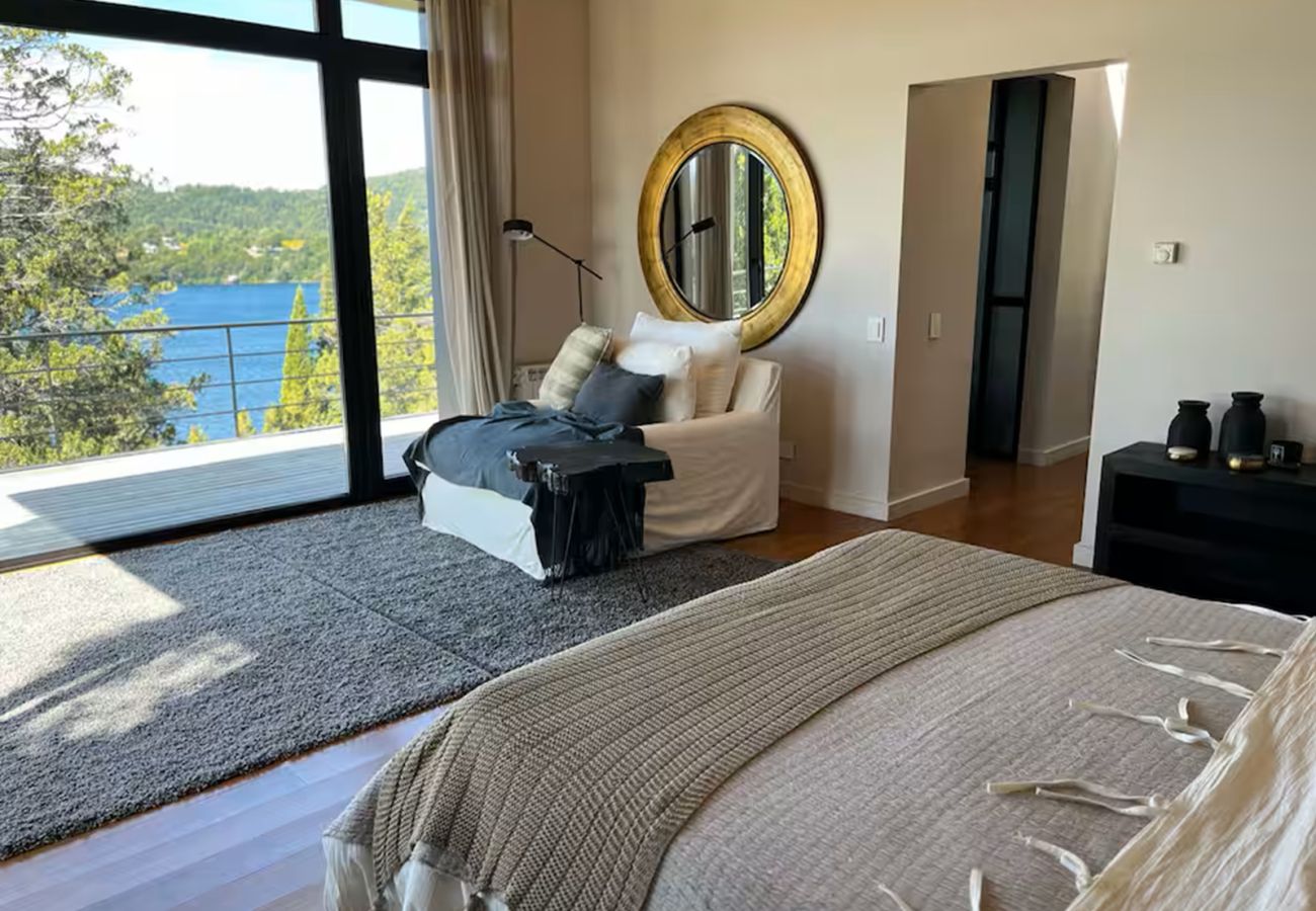 Casa en San Carlos de Bariloche - CASA CHIC EN BARILOCHE, CON COSTA Y PILETA - 