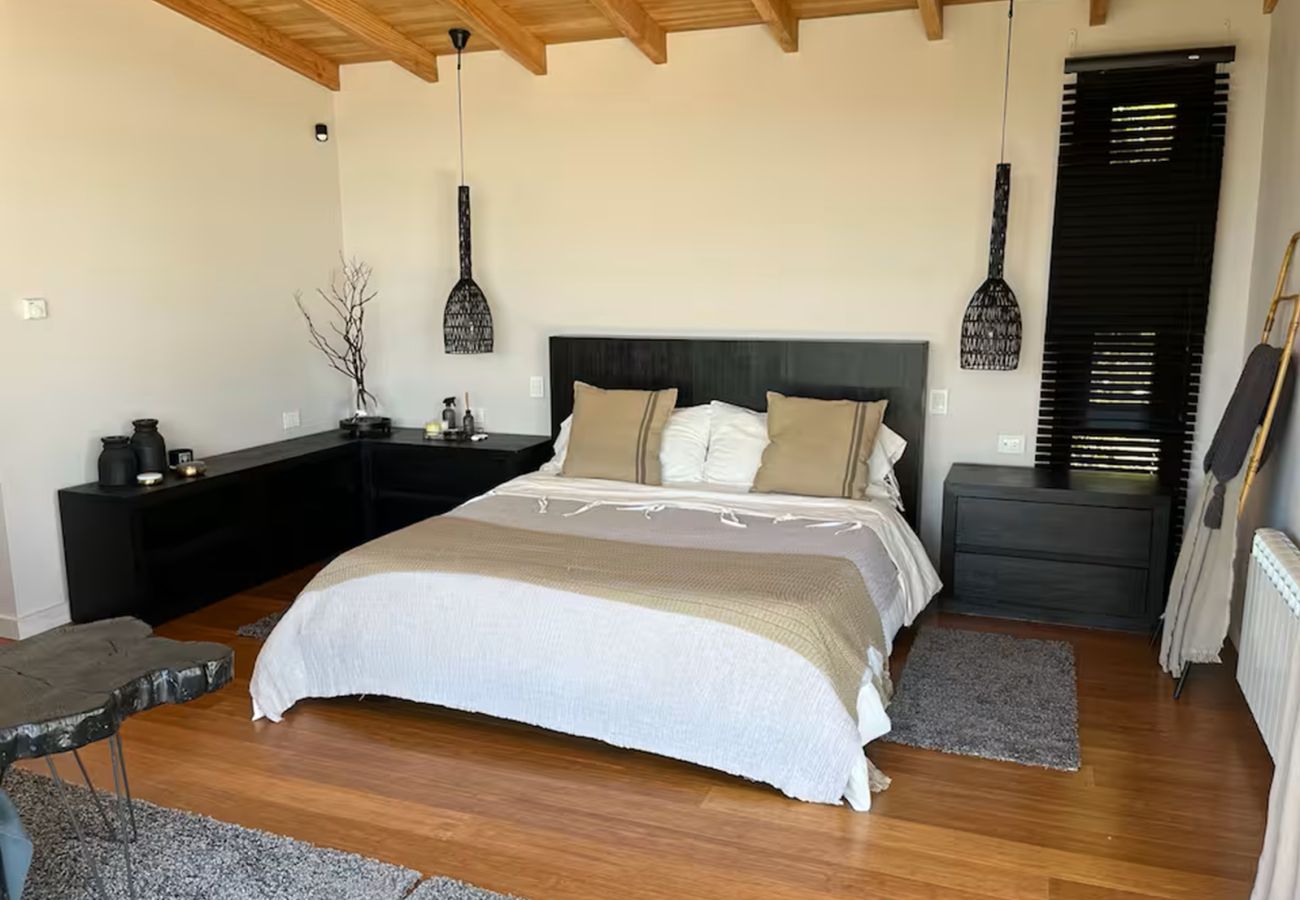 Casa en San Carlos de Bariloche - CASA CHIC EN BARILOCHE, CON COSTA Y PILETA - 