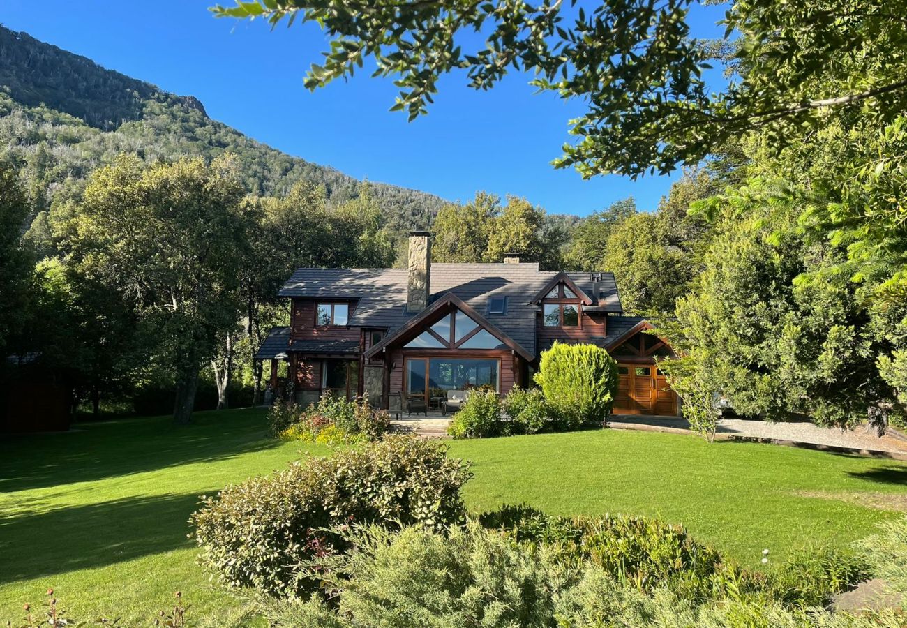 Casa en San Carlos de Bariloche - ARE26 CÓMODA CASA CON VISTA AL LAGO Y MUY CERCA DEL STARTER DEL GOLF