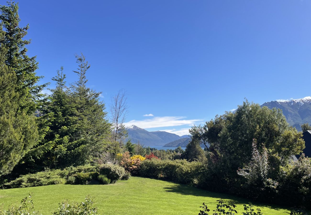 Casa en San Carlos de Bariloche - ARE26 CÓMODA CASA CON VISTA AL LAGO Y MUY CERCA DEL STARTER DEL GOLF