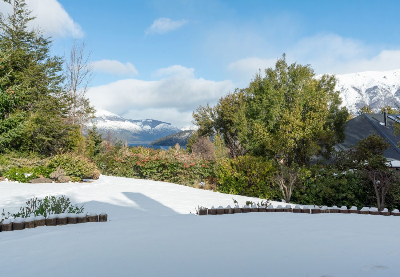 Casa en San Carlos de Bariloche - ARE26 CÓMODA CASA CON VISTA AL LAGO Y MUY CERCA DEL STARTER DEL GOLF