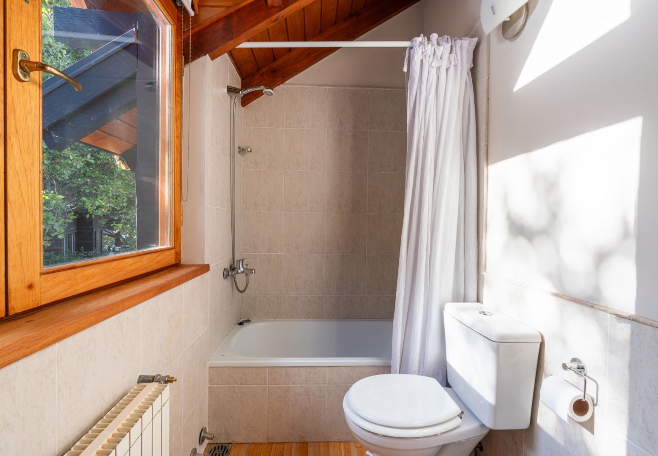 Casa en San Carlos de Bariloche - ARE26 CÓMODA CASA CON VISTA AL LAGO Y MUY CERCA DEL STARTER DEL GOLF