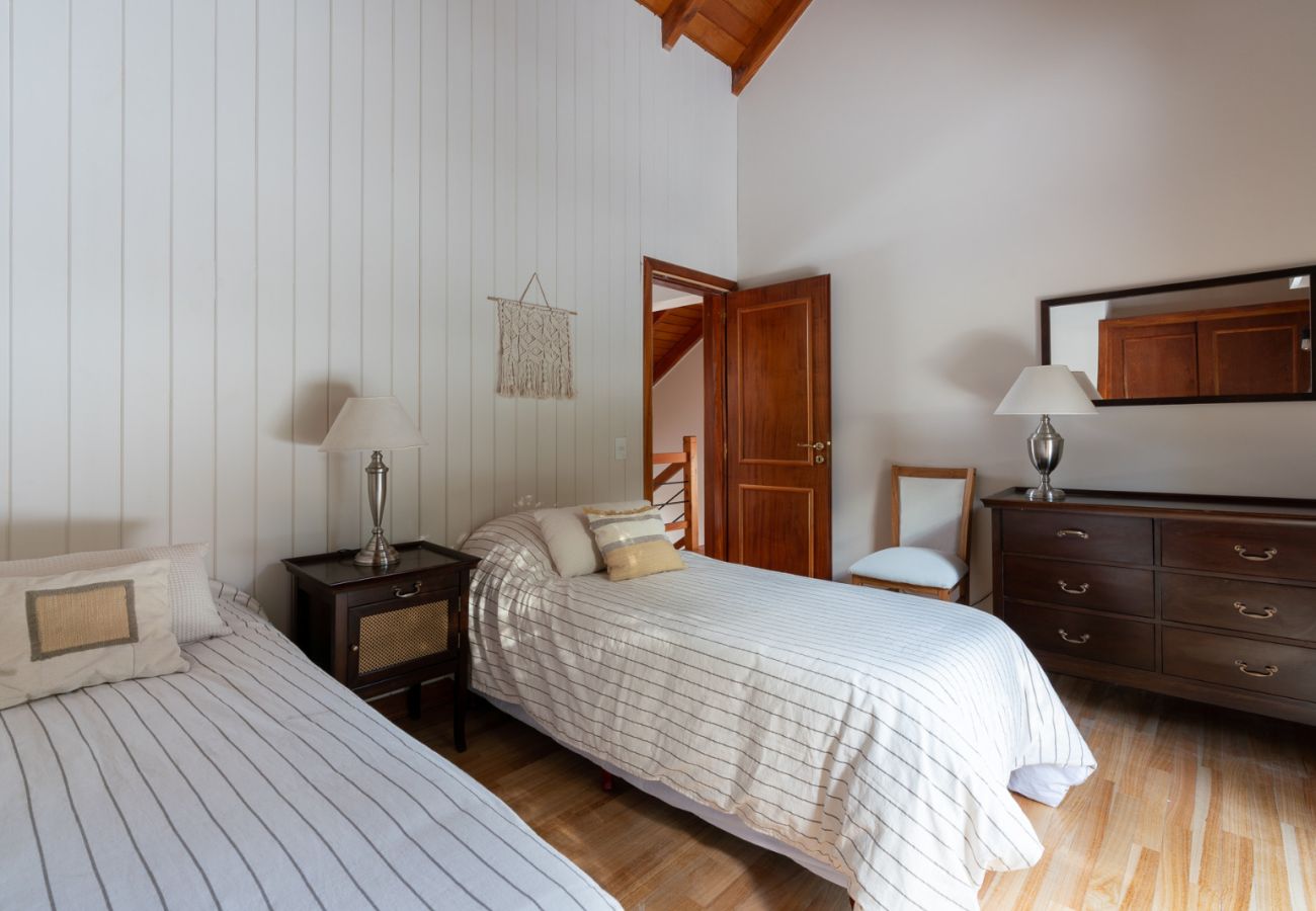 Casa en San Carlos de Bariloche - ARE26 CÓMODA CASA CON VISTA AL LAGO Y MUY CERCA DEL STARTER DEL GOLF