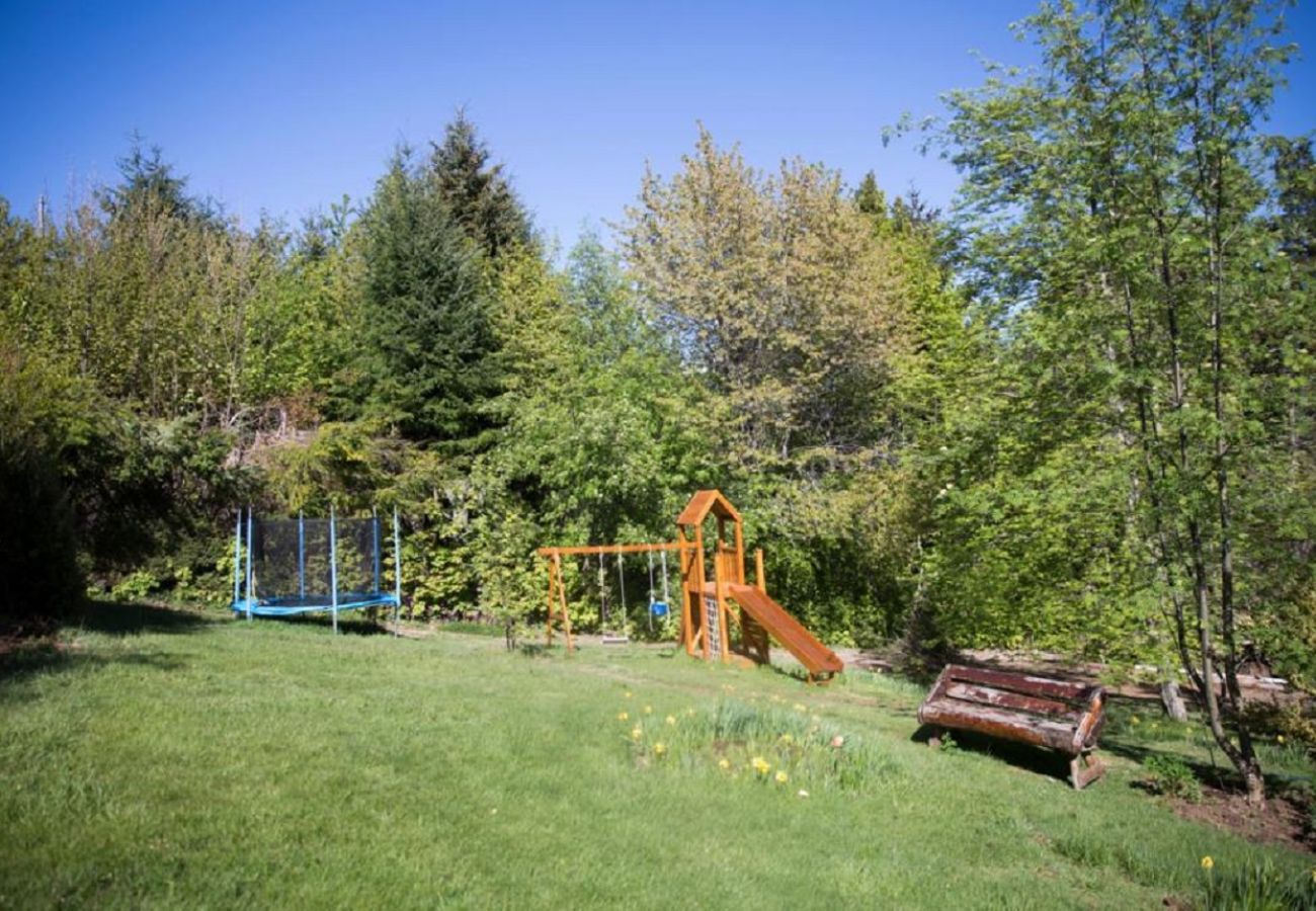 Casa en San Carlos de Bariloche - VIEW06 Excelente casa con vistas al lago Nahuel Huapi y un amplio parque arbolado