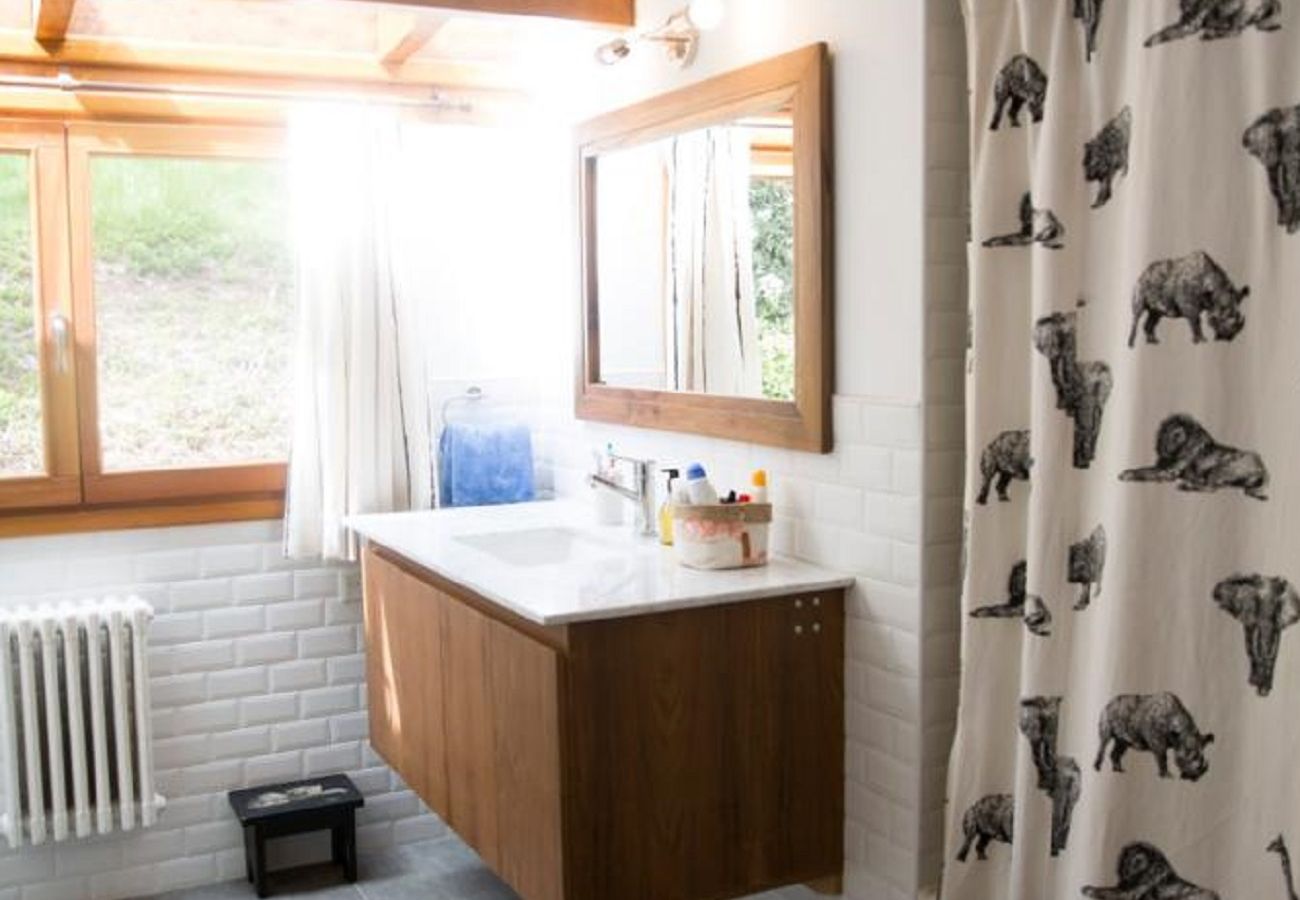 Casa en San Carlos de Bariloche - VIEW06 Excelente casa con vistas al lago Nahuel Huapi y un amplio parque arbolado