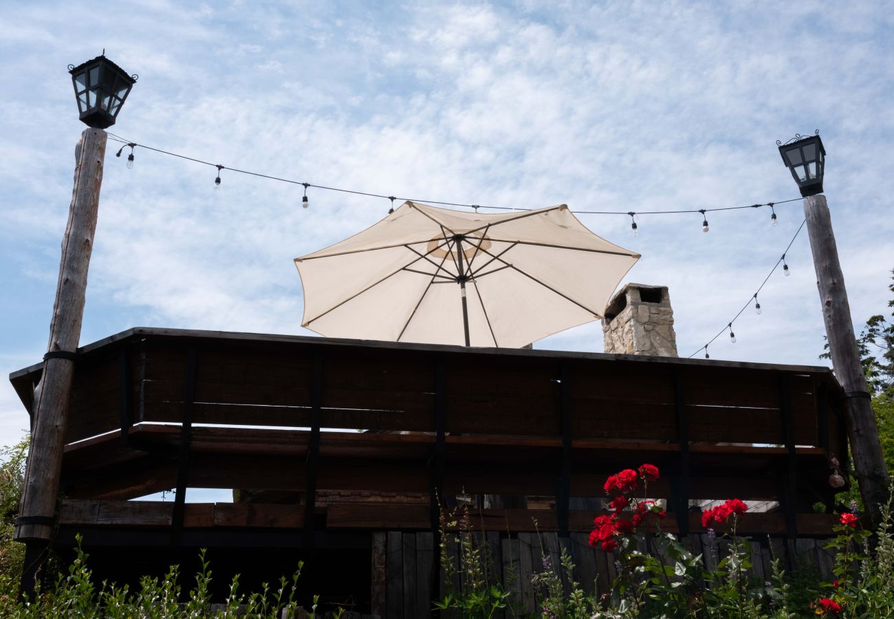 Casa en San Carlos de Bariloche - VIEW06 Excelente casa con vistas al lago Nahuel Huapi y un amplio parque arbolado