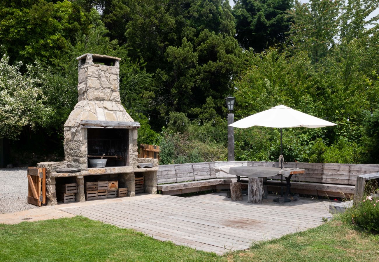 Casa en San Carlos de Bariloche - VIEW06 Excelente casa con vistas al lago Nahuel Huapi y un amplio parque arbolado