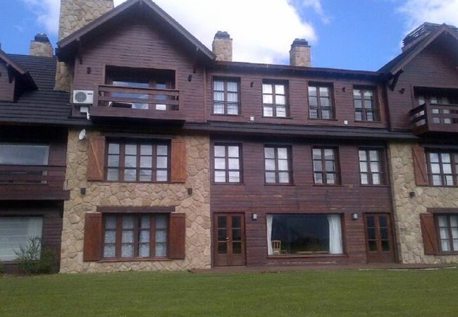 Apartamento en San Carlos de Bariloche - ARE10 - CÁLIDO Y CÓMODO DEPARTAMENTO CON VISTA A LA MONTAÑA Y SALIDA DIRECTA AL CAMPO DE POLO