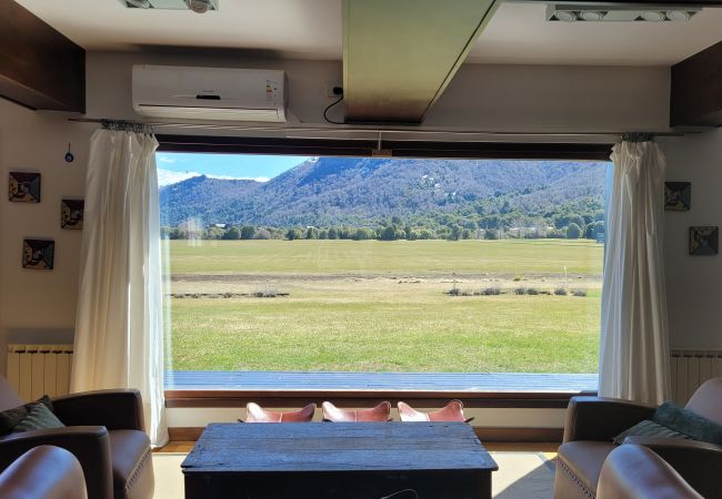 Apartamento en San Carlos de Bariloche - ARE10 - CÁLIDO Y CÓMODO DEPARTAMENTO CON VISTA A LA MONTAÑA Y SALIDA DIRECTA AL CAMPO DE POLO