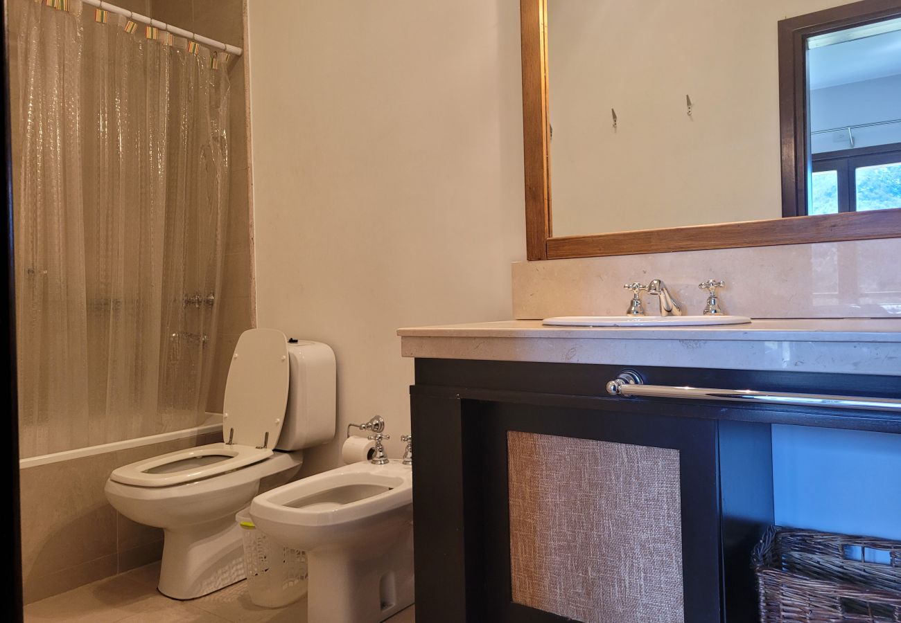 Apartamento en San Carlos de Bariloche - ARE10 - CÁLIDO Y CÓMODO DEPARTAMENTO CON VISTA A LA MONTAÑA Y SALIDA DIRECTA AL CAMPO DE POLO