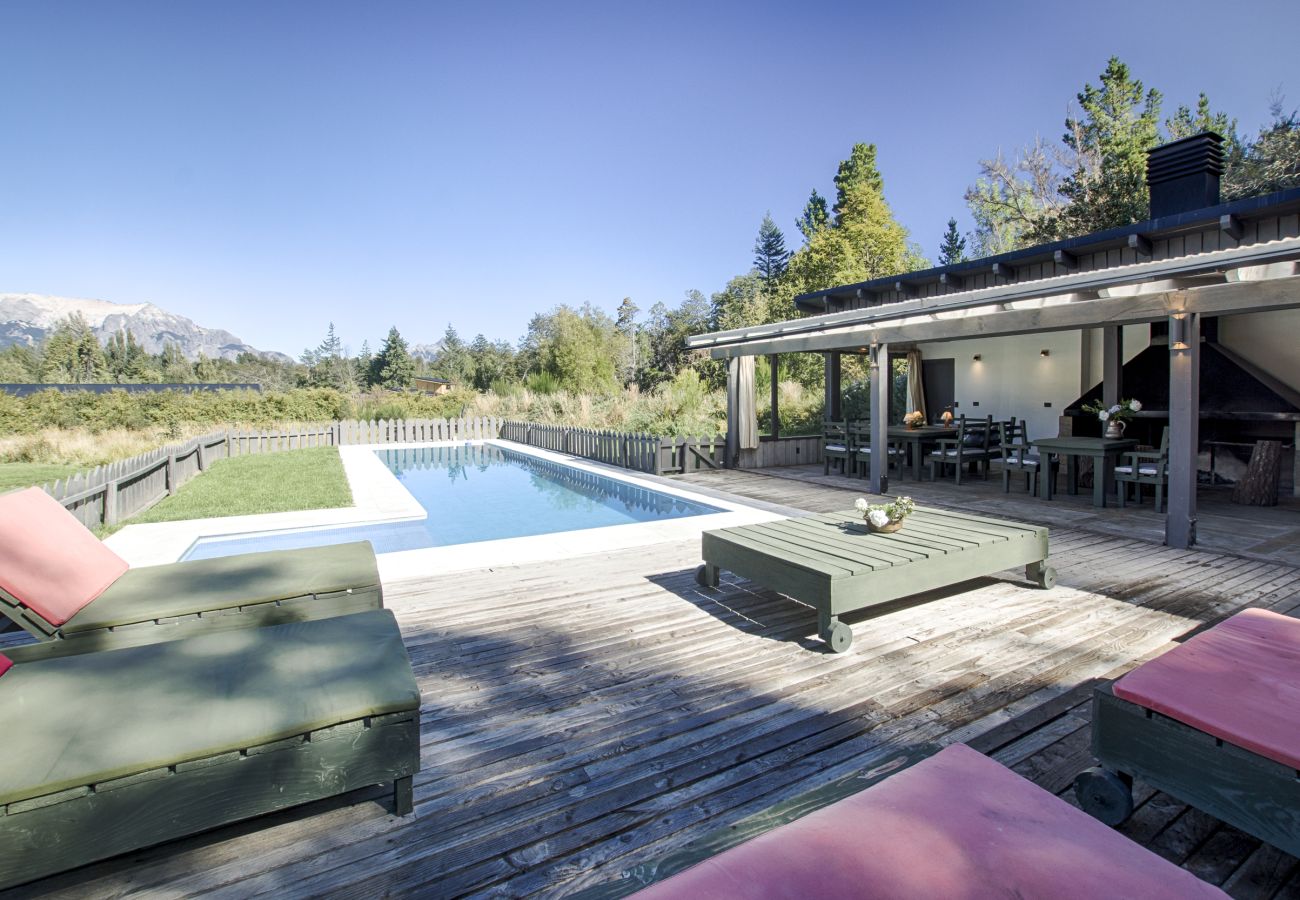 Casa en San Carlos de Bariloche - PENI03 EXCLUSIVA Y PRIVADA CASA UBICADA EN UNA CHACRA DE 10 HECTÁREAS