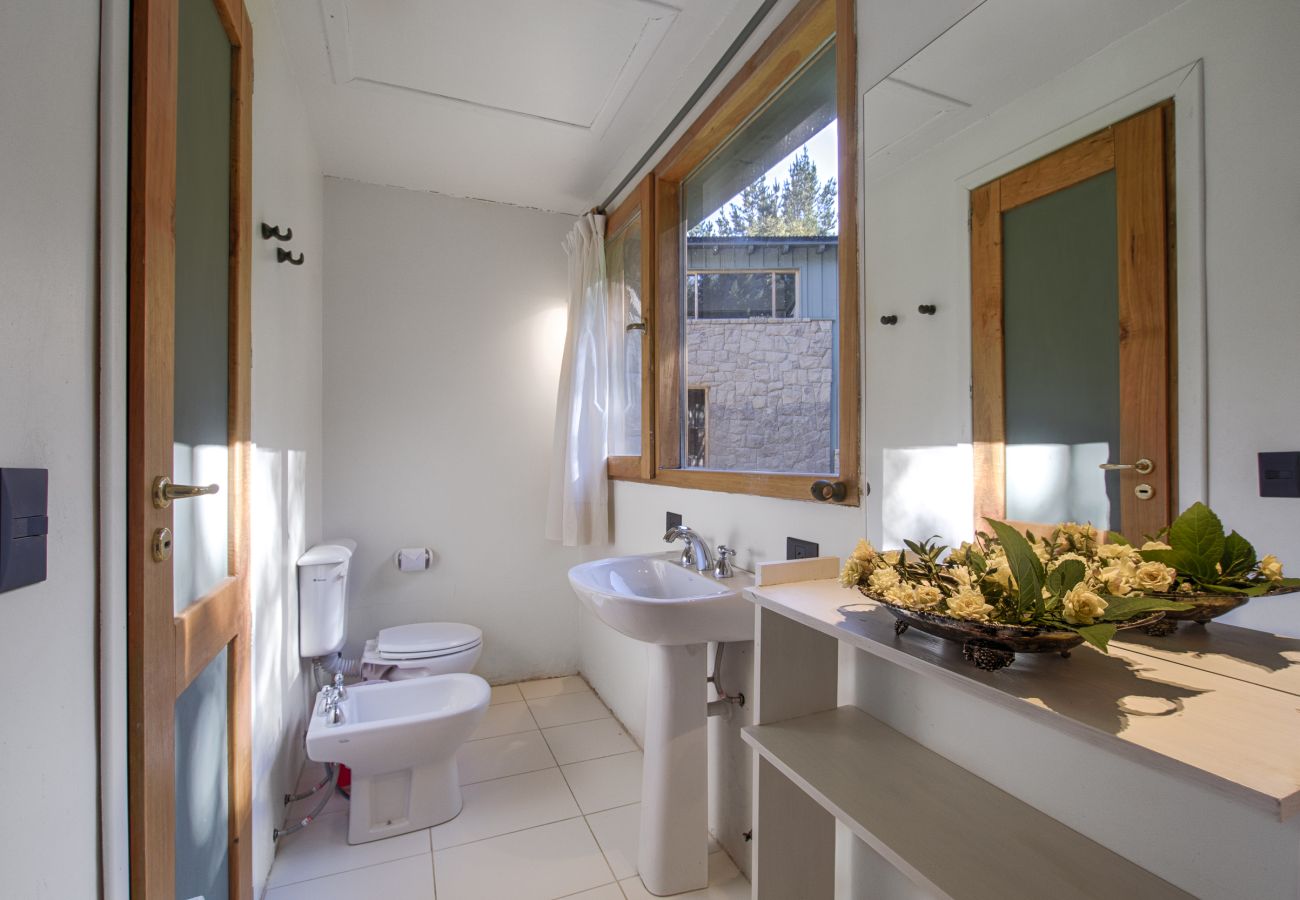 Casa en San Carlos de Bariloche - PENI03 EXCLUSIVA Y PRIVADA CASA UBICADA EN UNA CHACRA DE 10 HECTÁREAS