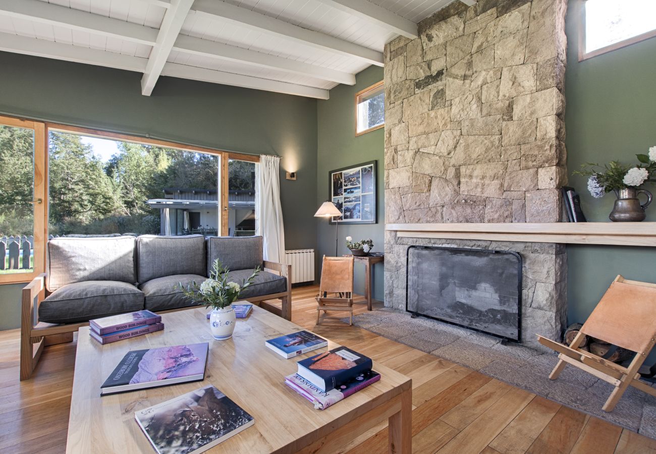 Casa en San Carlos de Bariloche - PENI03 EXCLUSIVA Y PRIVADA CASA UBICADA EN UNA CHACRA DE 10 HECTÁREAS