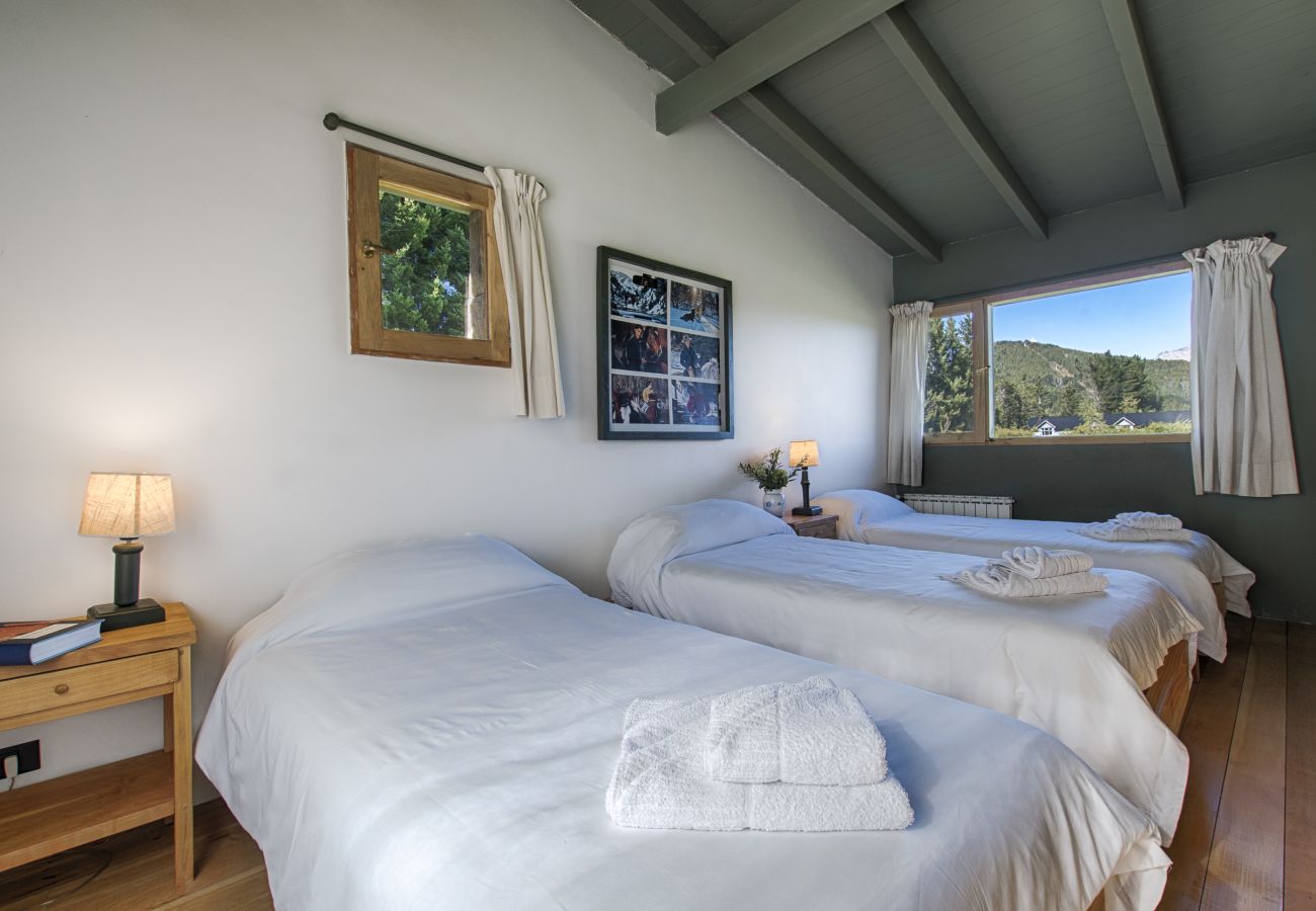 Casa en San Carlos de Bariloche - PENI03 EXCLUSIVA Y PRIVADA CASA UBICADA EN UNA CHACRA DE 10 HECTÁREAS