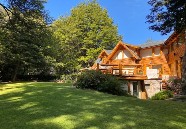 Casa en San Carlos de Bariloche - ARE45 AMPLIA Y CÁLIDA CASA UBICADA A 300 MTS DEL GOLF SOBRE EL HOYO 8