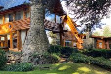 Casa en San Carlos de Bariloche - ARE45 AMPLIA Y CÁLIDA CASA UBICADA A 300 MTS DEL GOLF SOBRE EL HOYO 8