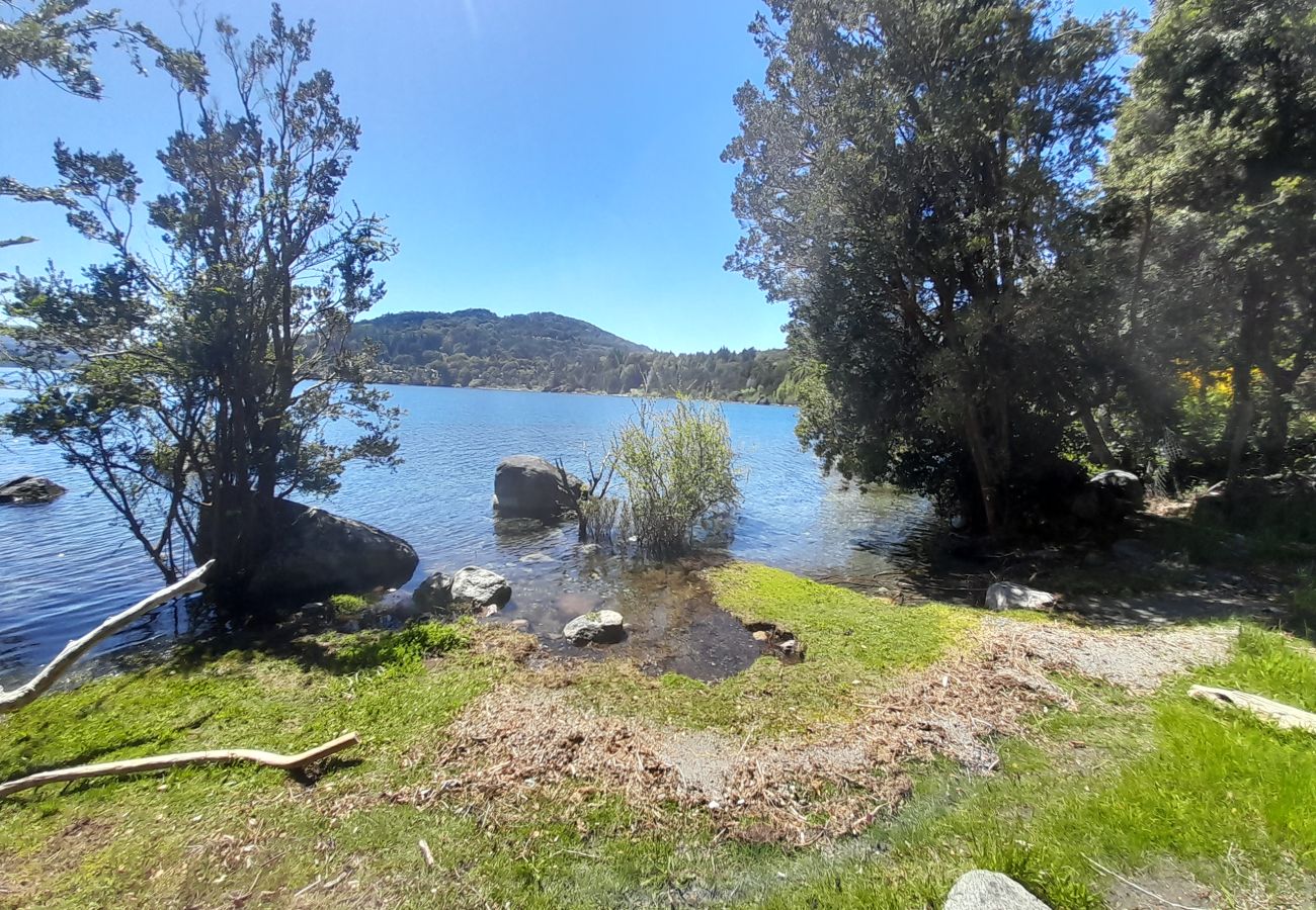 Cabaña en San Carlos de Bariloche - PENI17 - CÁLIDA CABAÑA CON COSTA DE LAGO 