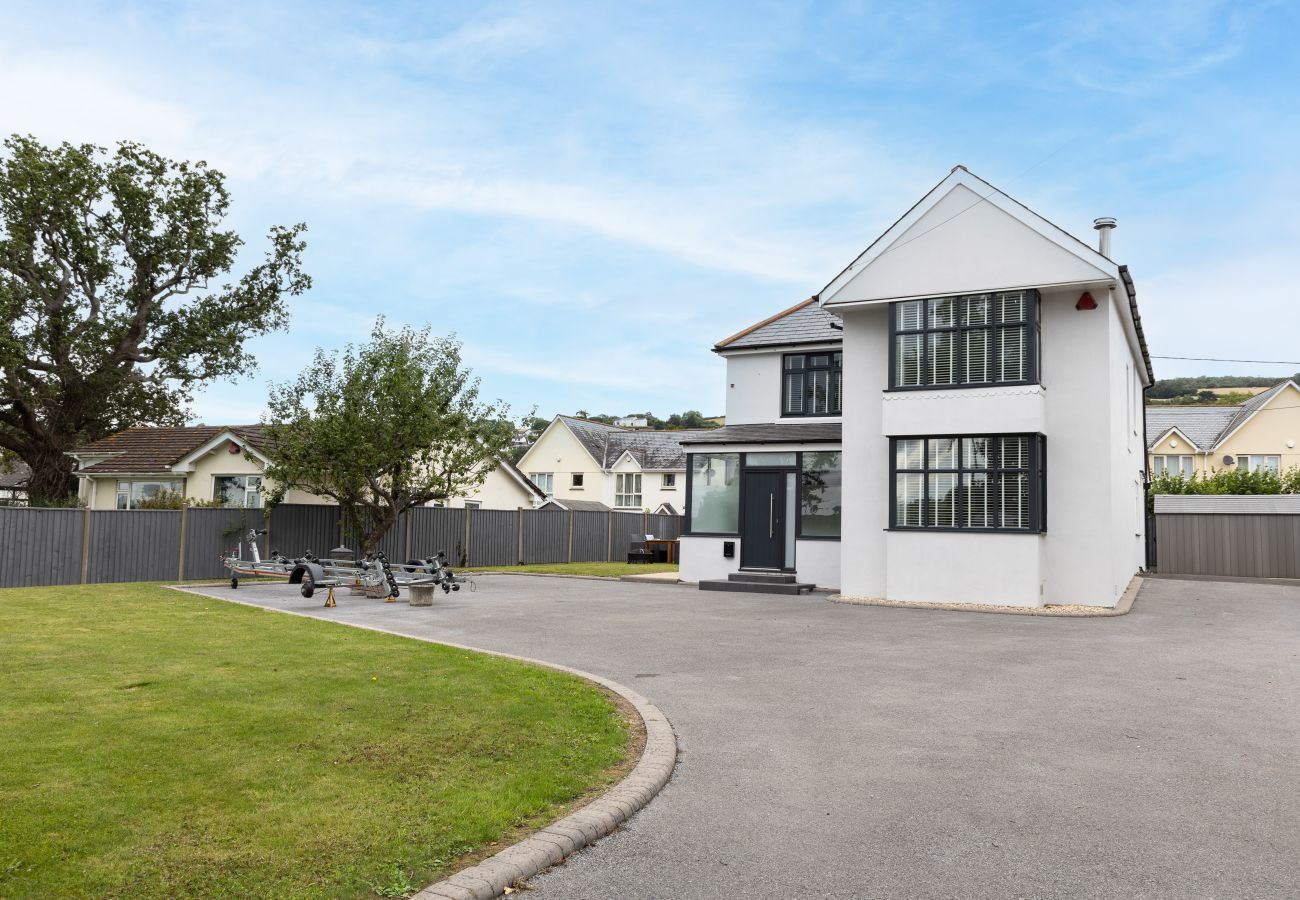Casa en Bishopsteignton - Greenacre – Contemporary 5-Bedroom Devon Hideaway with Gardens & Parking