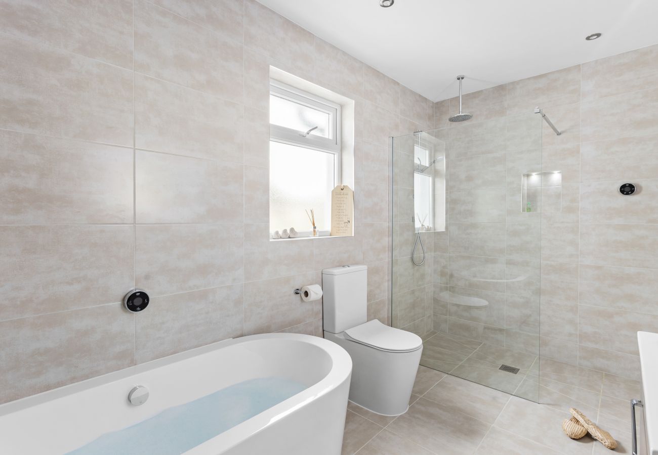 Casa en Bishopsteignton - Greenacre – Contemporary 5-Bedroom Devon Hideaway with Gardens & Parking