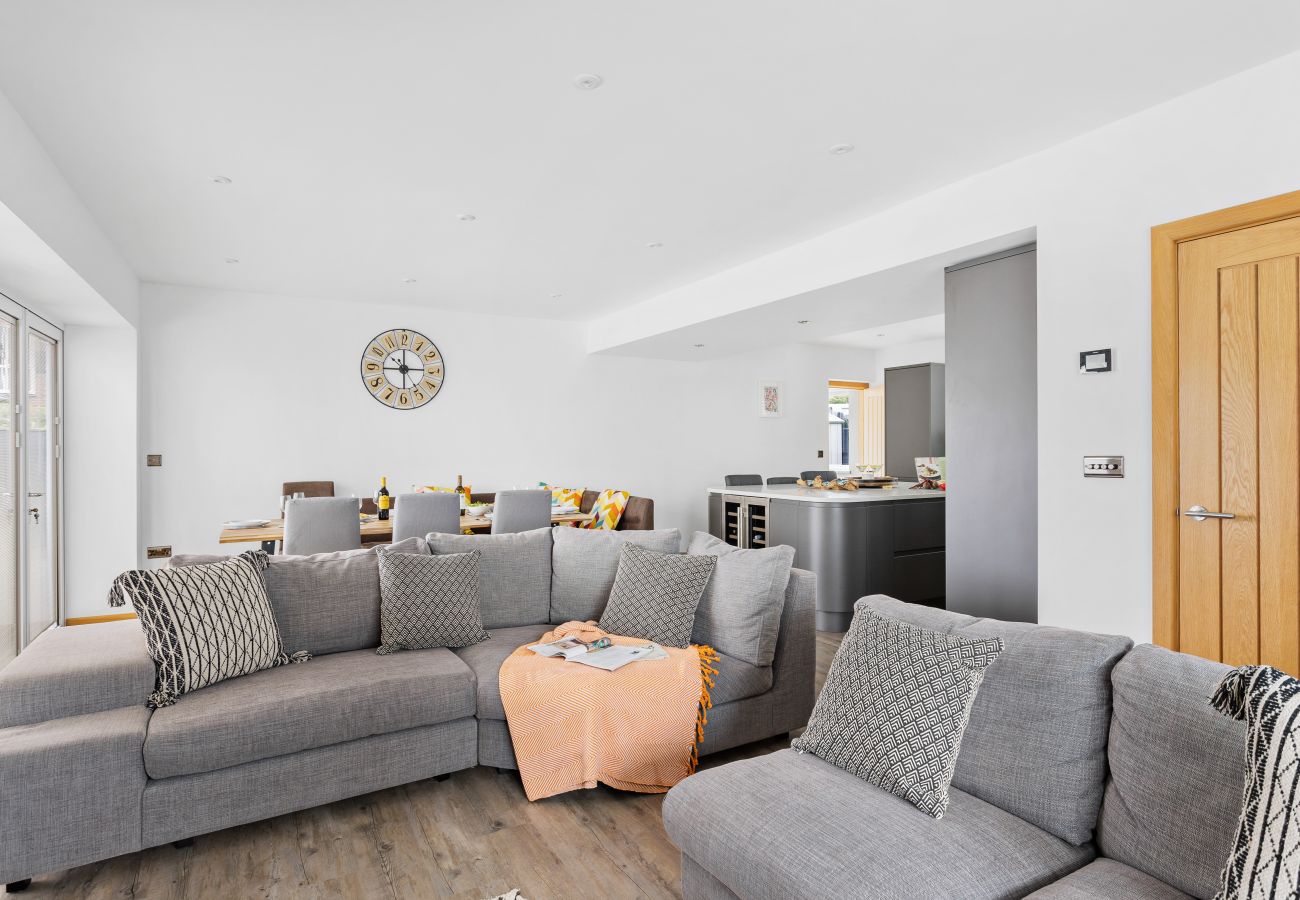 Casa en Bishopsteignton - Greenacre – Contemporary 5-Bedroom Devon Hideaway with Gardens & Parking