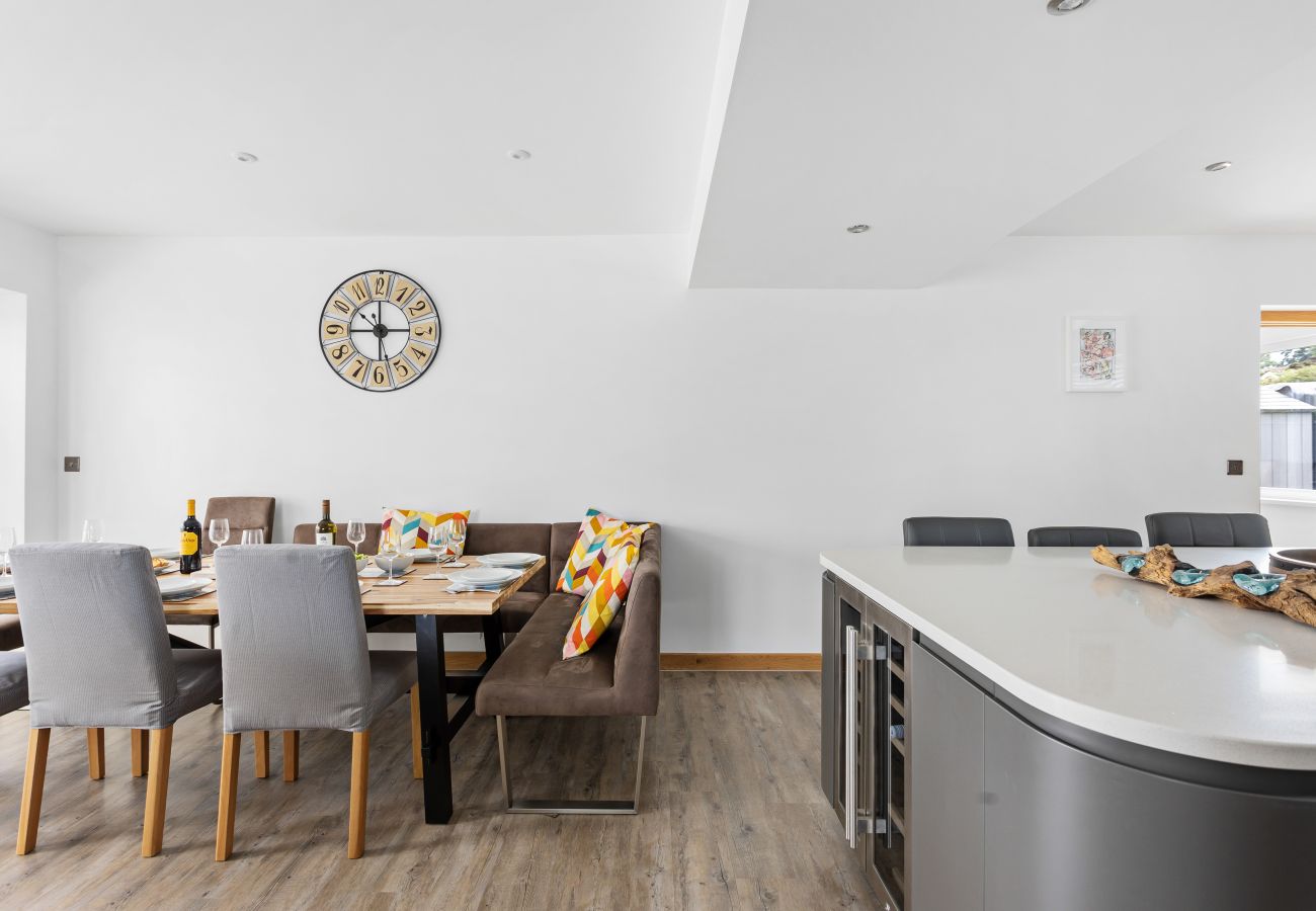 Casa en Bishopsteignton - Greenacre – Contemporary 5-Bedroom Devon Hideaway with Gardens & Parking