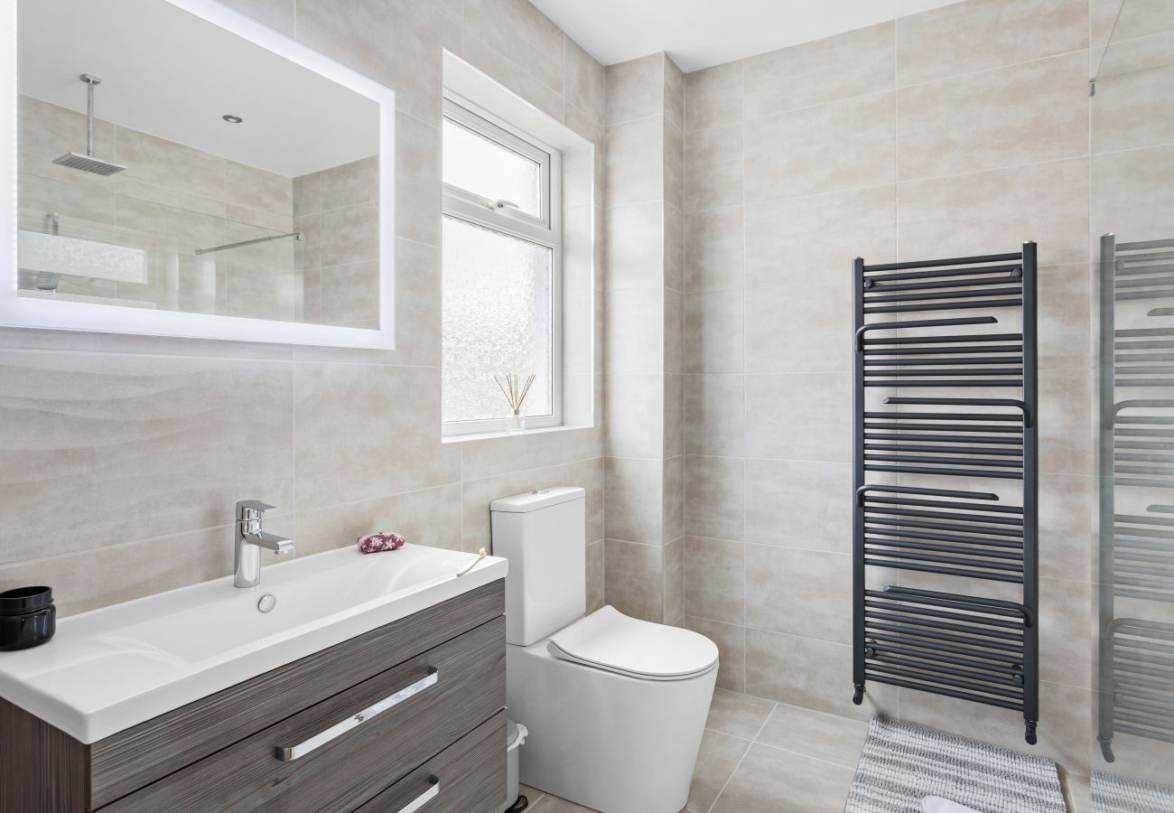 Casa en Bishopsteignton - Greenacre – Contemporary 5-Bedroom Devon Hideaway with Gardens & Parking