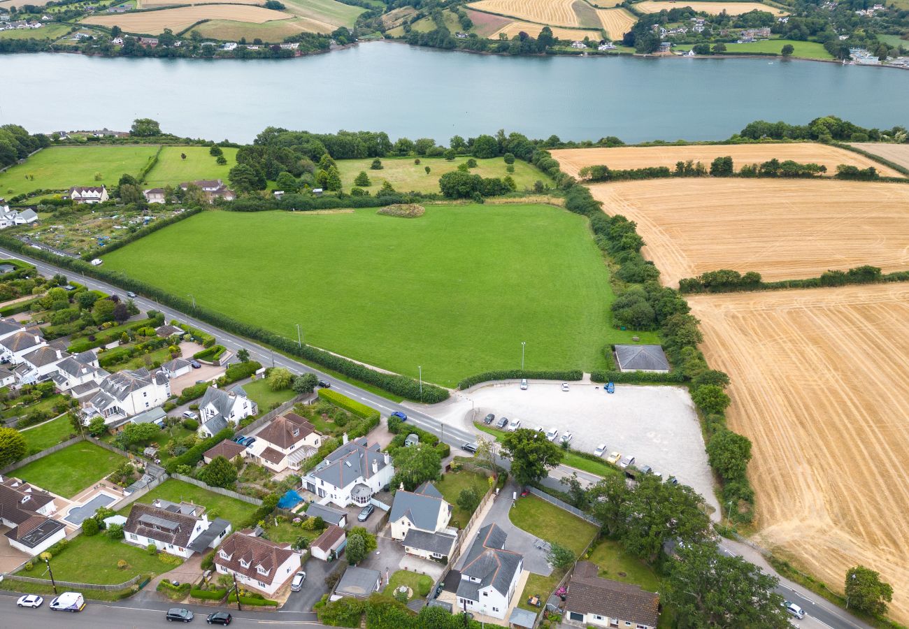 Casa en Bishopsteignton - Greenacre – Contemporary 5-Bedroom Devon Hideaway with Gardens & Parking