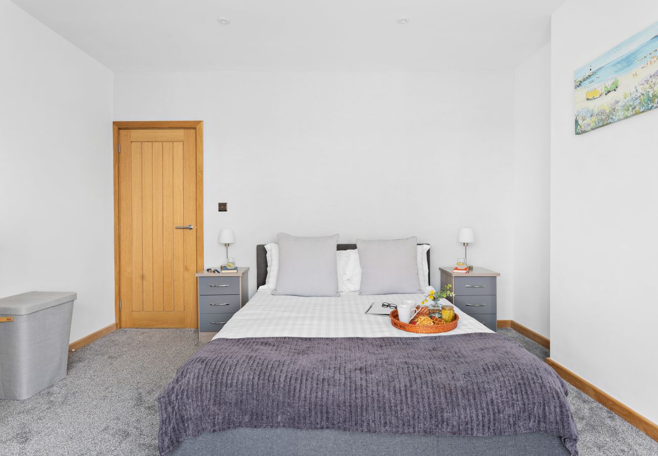 Casa en Bishopsteignton - Greenacre – Contemporary 5-Bedroom Devon Hideaway with Gardens & Parking