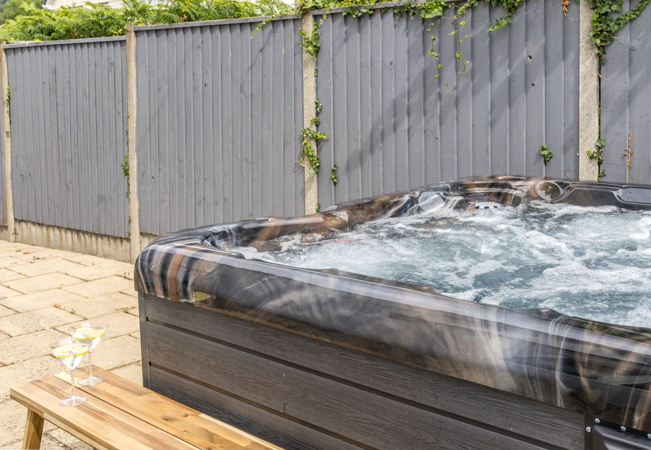 Casa en Bishopsteignton - Greenacre – Contemporary 5-Bedroom Devon Hideaway with Gardens & Parking