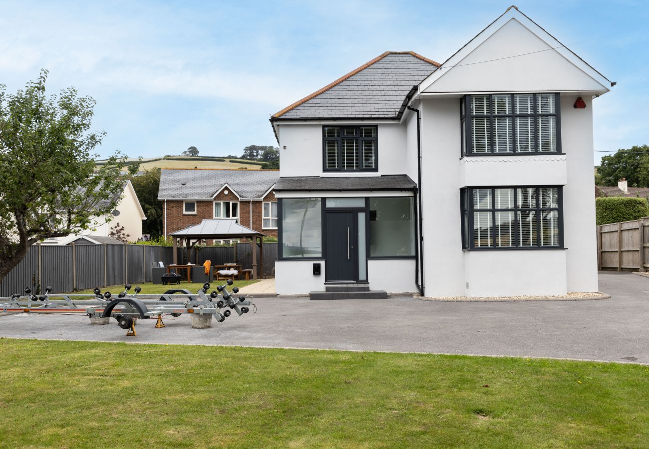 Casa en Bishopsteignton - Greenacre – Contemporary 5-Bedroom Devon Hideaway with Gardens & Parking