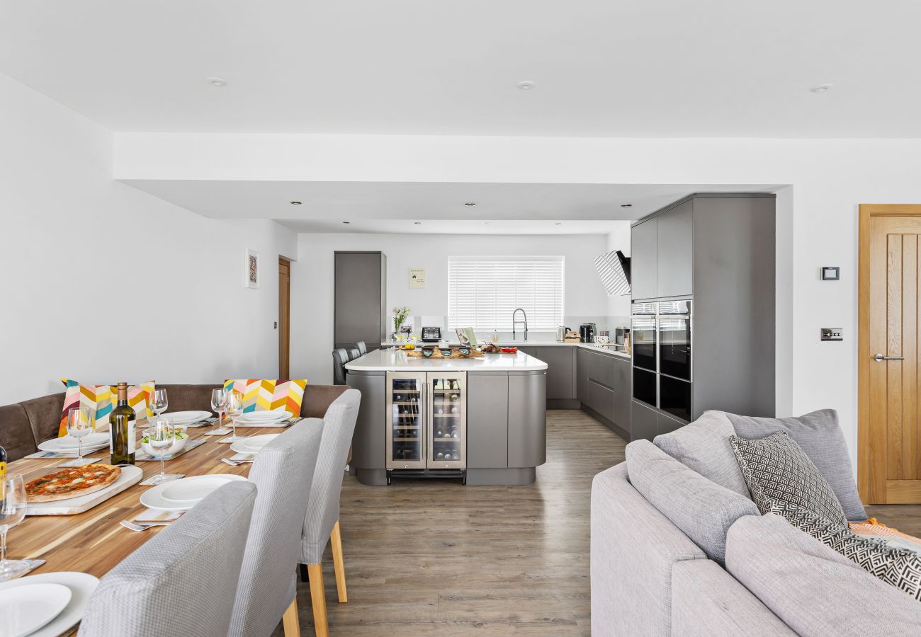 Casa en Bishopsteignton - Greenacre – Contemporary 5-Bedroom Devon Hideaway with Gardens & Parking