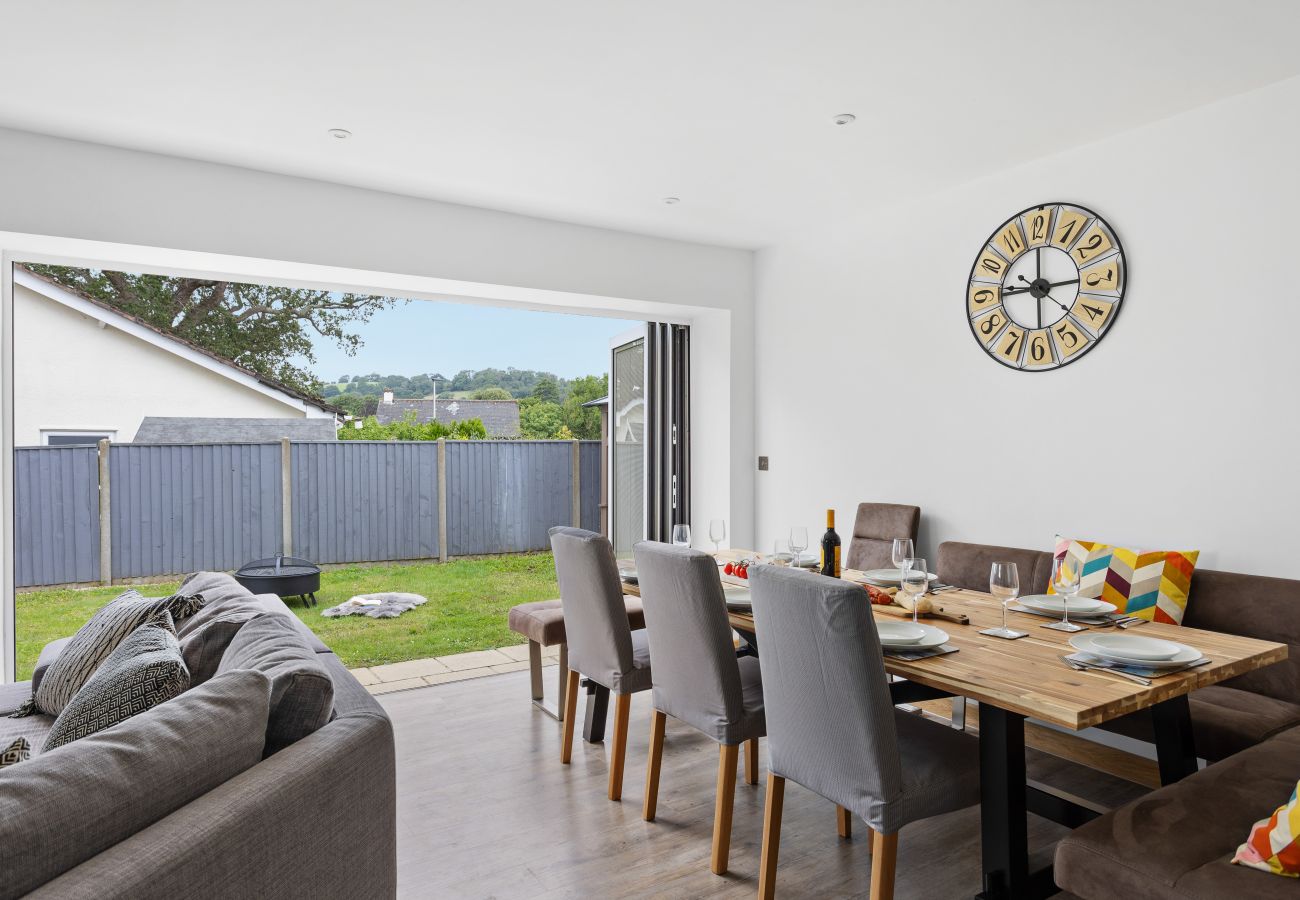 Casa en Bishopsteignton - Greenacre – Contemporary 5-Bedroom Devon Hideaway with Gardens & Parking