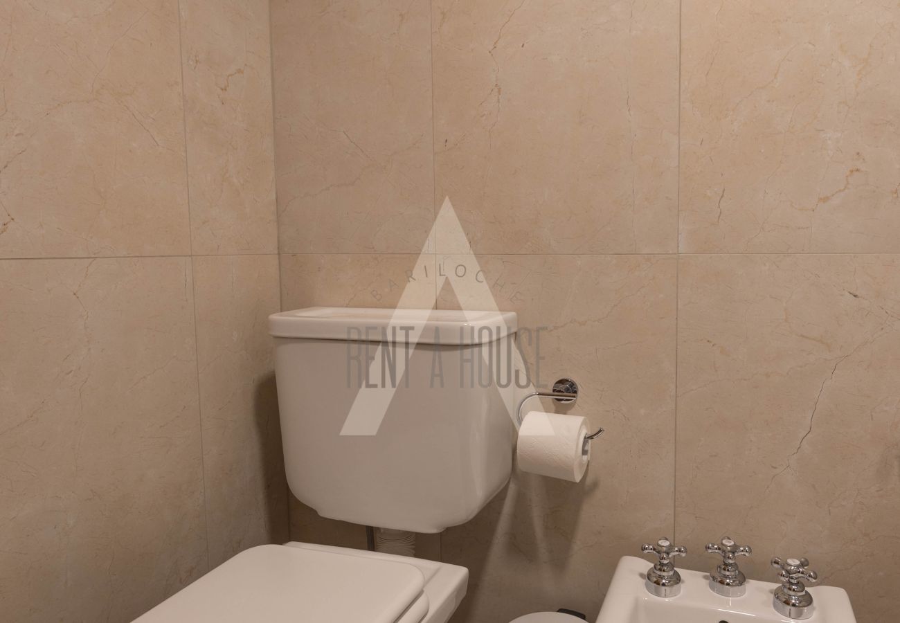 Apartamento en San Carlos de Bariloche -  HUAPI02A DIVINO DEPARTAMENTO CON VISTA AL LAGO Y PLAYITA