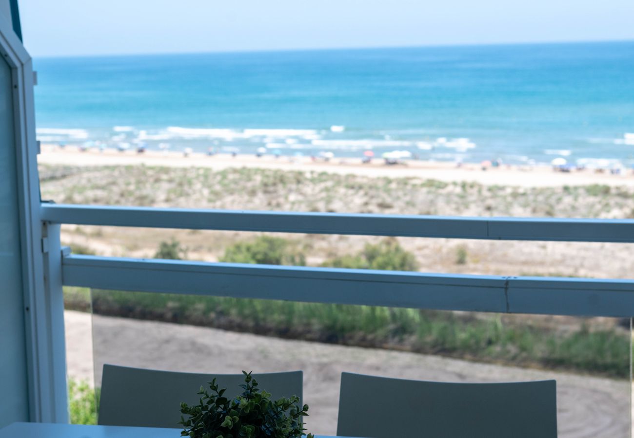Apartamento en Playa de Gandía - FRONTAL AL MEDITERRANEO - alquiler solo familias