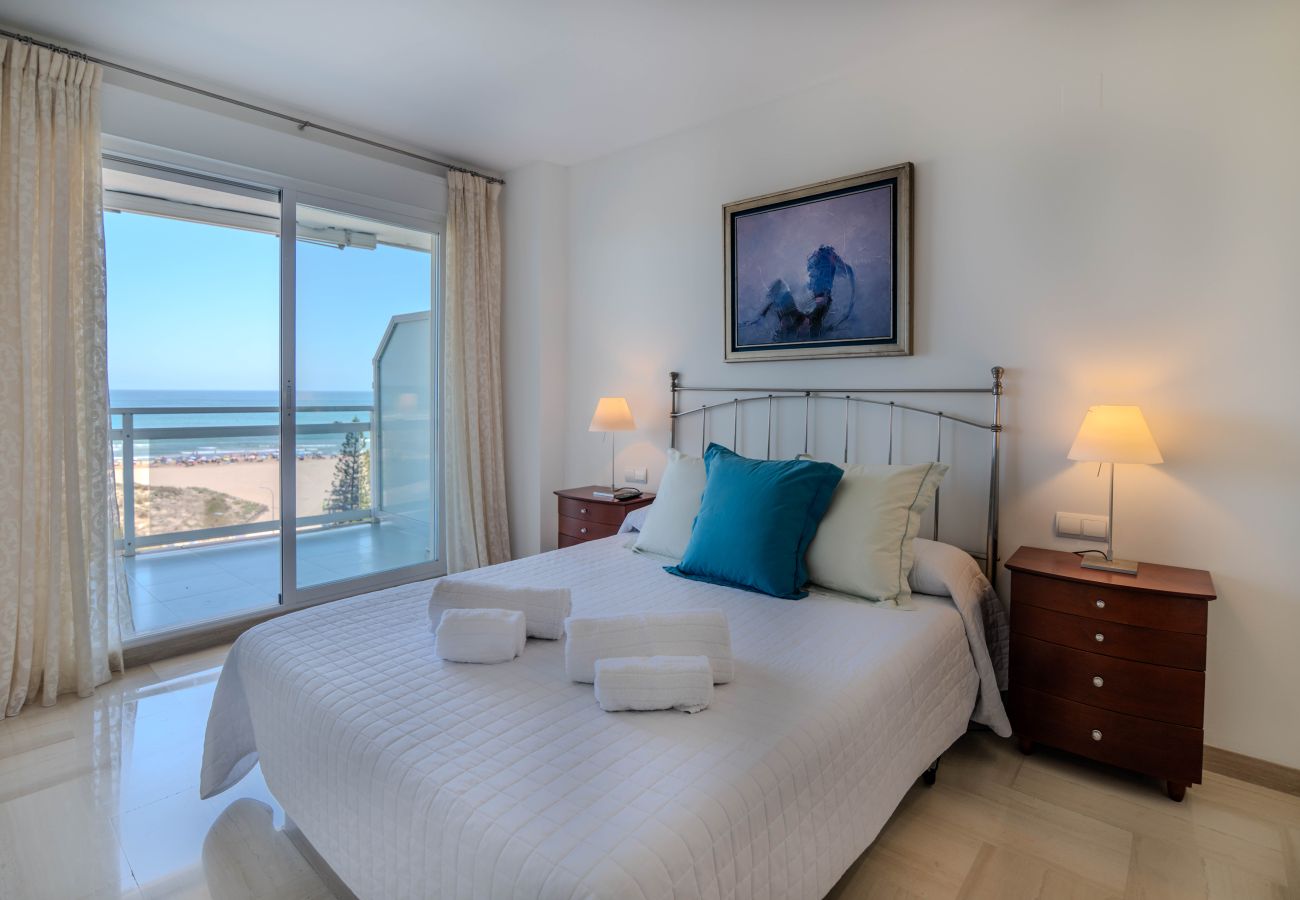 Apartamento en Playa de Gandía - FRONTAL AL MEDITERRANEO - alquiler solo familias