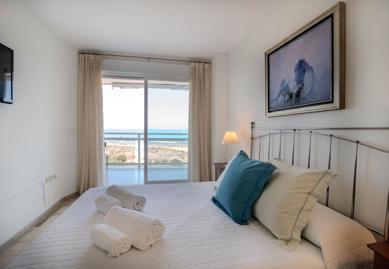 Apartamento en Playa de Gandía - FRONTAL AL MEDITERRANEO - alquiler solo familias