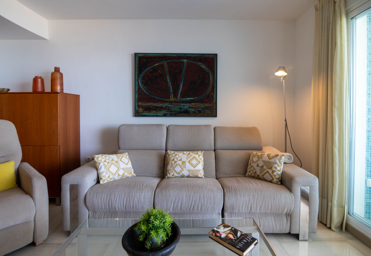 Apartamento en Playa de Gandía - FRONTAL AL MEDITERRANEO - alquiler solo familias