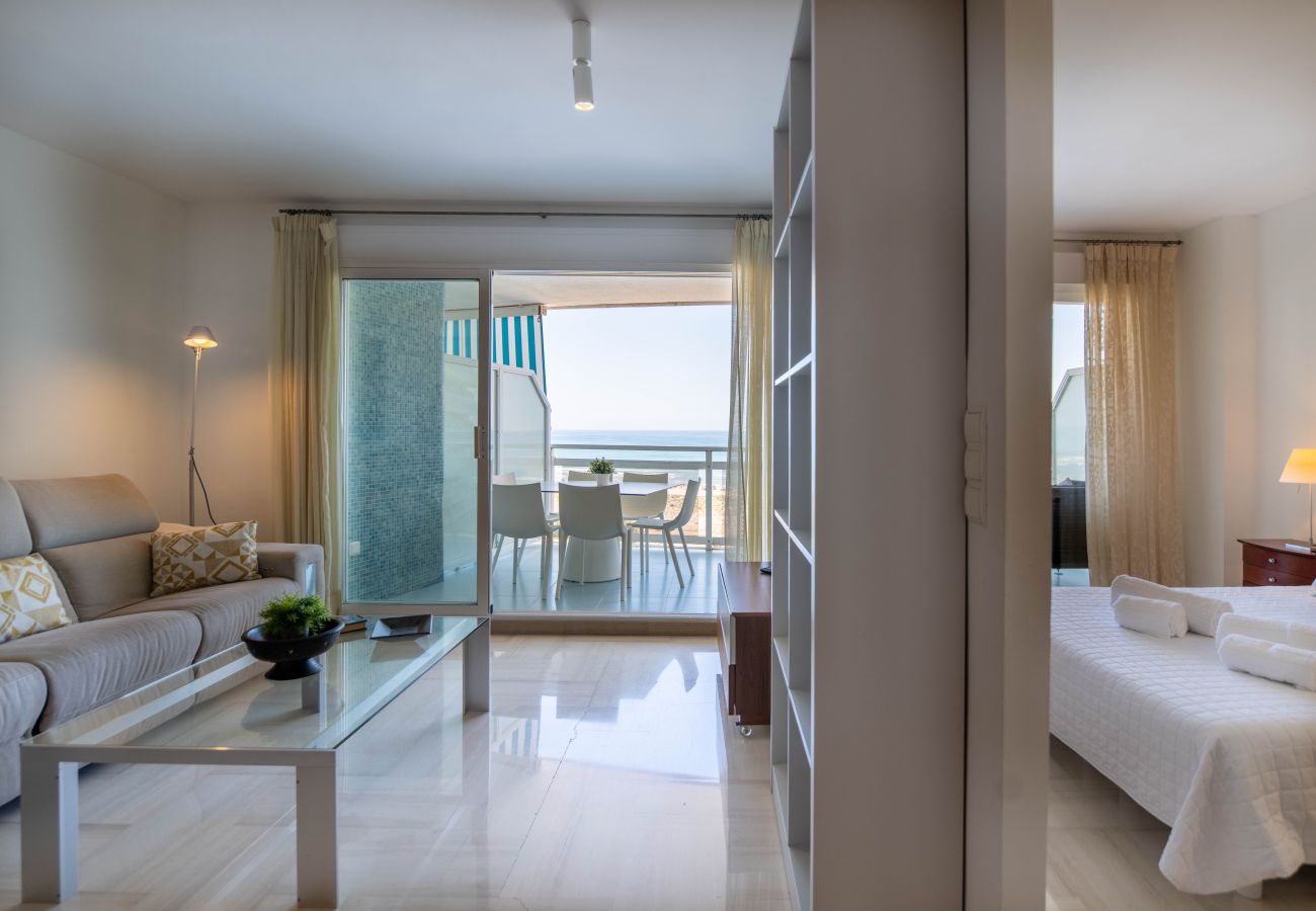 Apartamento en Playa de Gandía - FRONTAL AL MEDITERRANEO - alquiler solo familias