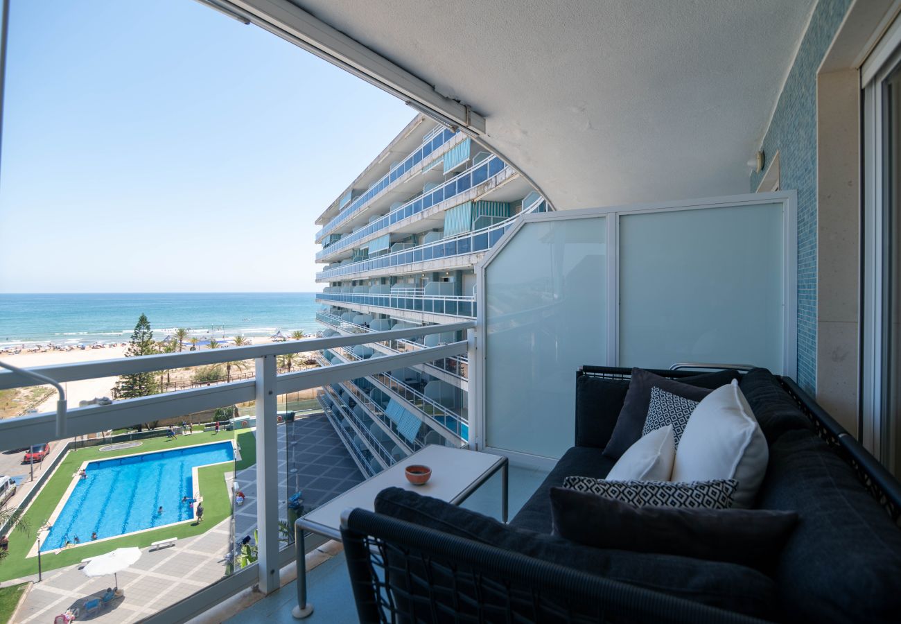 Apartamento en Playa de Gandía - FRONTAL AL MEDITERRANEO - alquiler solo familias